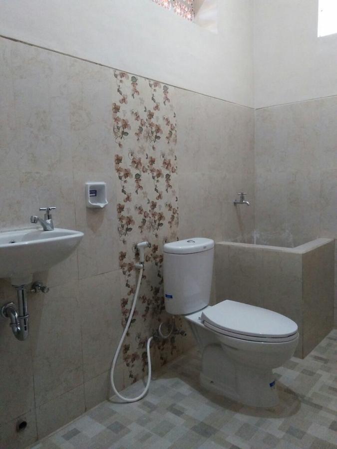 Papyrus Homestay Banyuwangi  Exterior photo