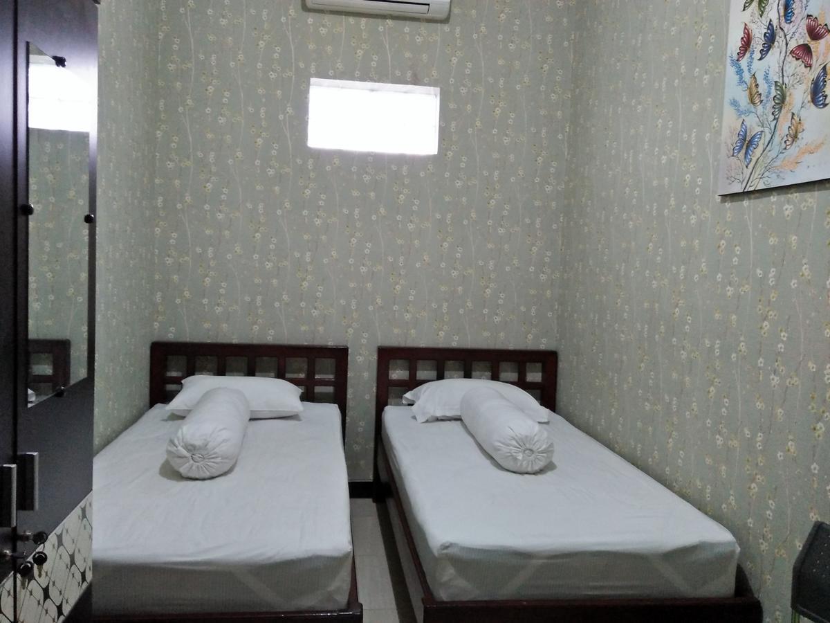 Papyrus Homestay Banyuwangi  Exterior photo